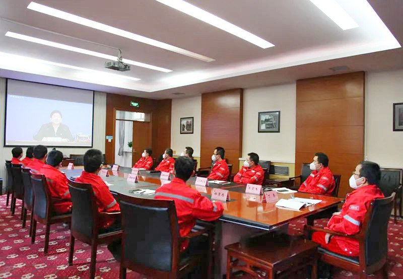 重油开发公司认真组织收看新疆油田公司宣讲报告会。
油气储运公司组织员工认真收看新疆油田公司召开的党的二十大精神宣讲报告会。