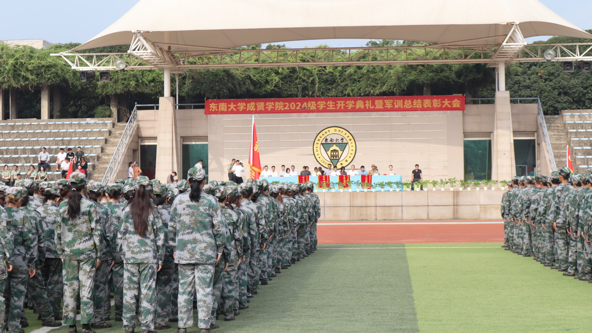 配稿一：典礼现场 庞羽恒 摄.jpg