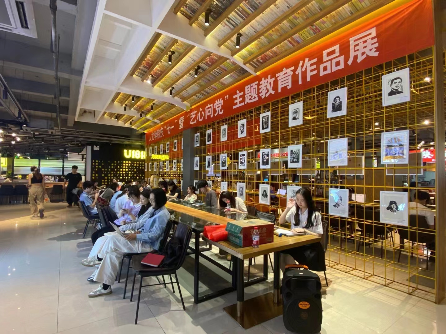 中国矿业大学美食广场艺术作品展.jpg